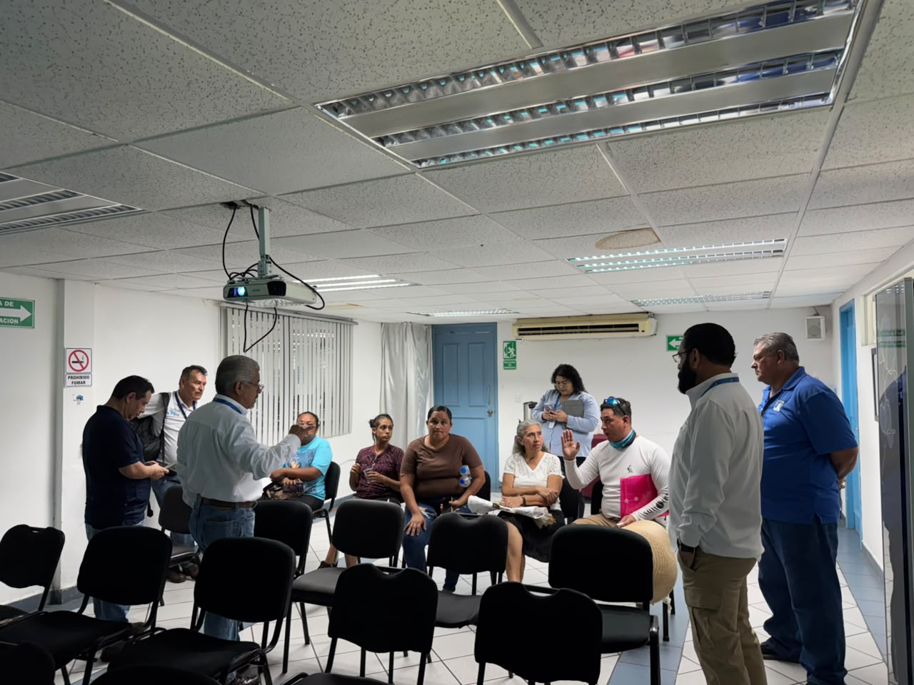 Jumapam se reúne con habitantes de la Isla de la Piedra, en Mazatlán, tras protestas
