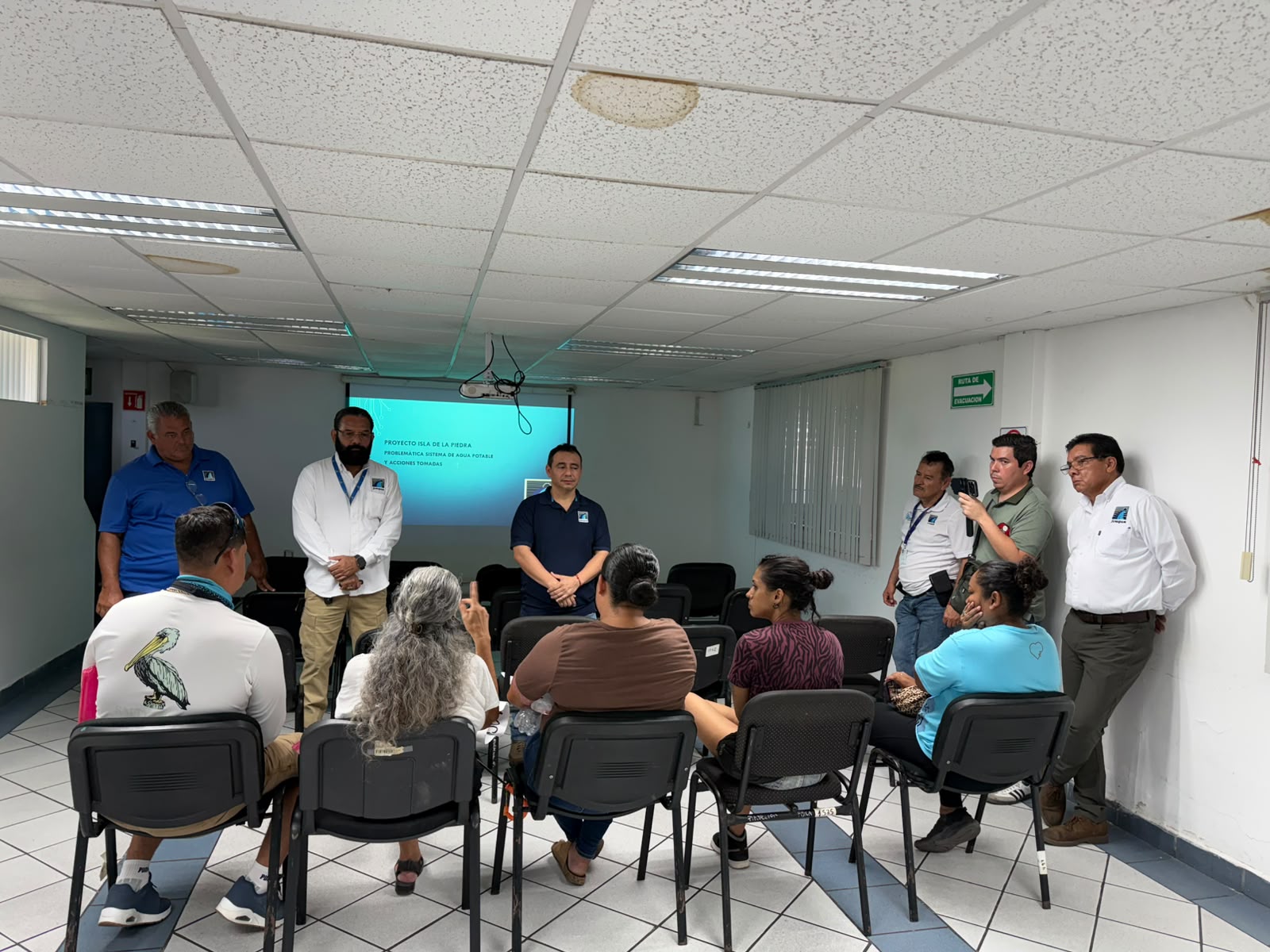 Jumapam se reúne con habitantes de la Isla de la Piedra, en Mazatlán, tras protestas