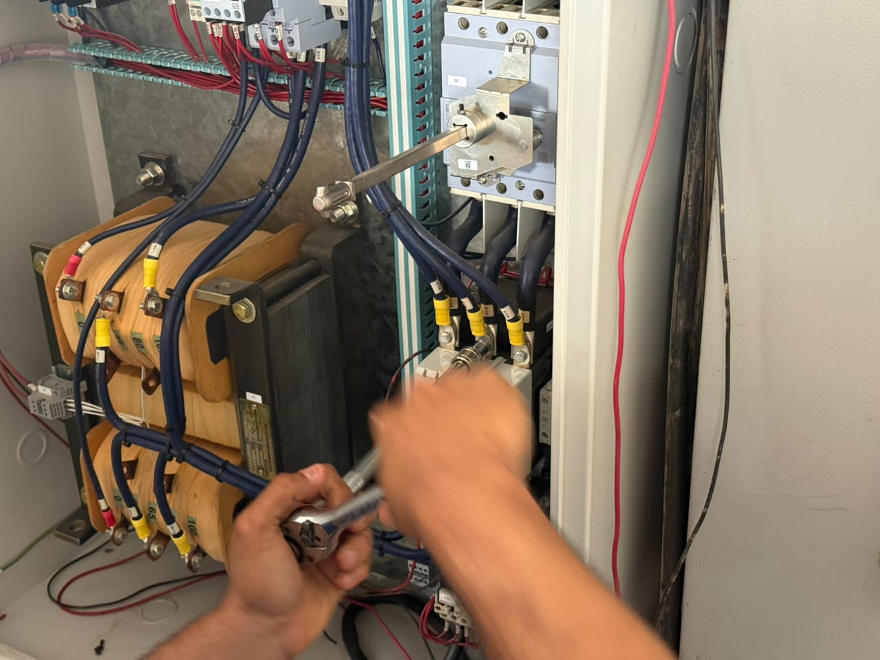 Se adelanta Jumapam a las fallas; blinda instalaciones eléctricas ante las lluvias en Mazatlán, Sinaloa