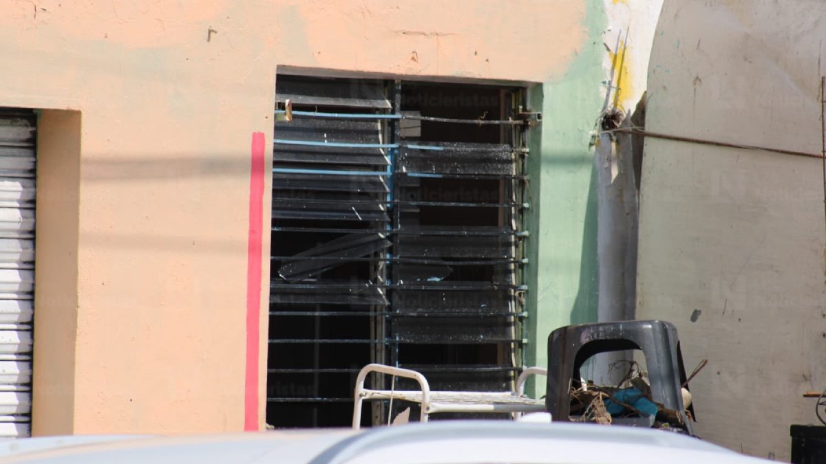 lanzan artefacto explosivo contra vivienda en el fraccionamiento infonavit playas de mazatlan ventana