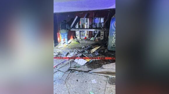 Lanzan artefacto explosivo contra depósito de cerveza en Concordia, Sinaloa; hay dos muertos y personas heridas