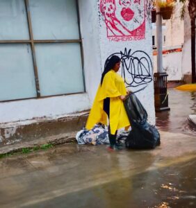 Ayuntamiento pide evitar tirar basura en calles durante lluvias en Mazatlán