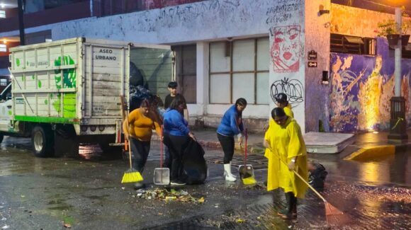 ¡Que no se tapen las rejillas! Ayuntamiento pide evitar tirar basura en calles durante lluvias en Mazatlán