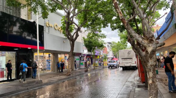 Comienza la lluvia con actividad eléctrica en distintas zonas de Culiacán, Sinaloa, hoy jueves