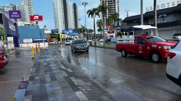 Mazatlán, Sinaloa, amanece con lluvia y calor sofocante este lunes 17 de agosto; se esperan tormentas fuertes esta tarde