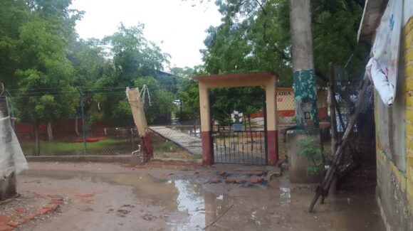 Lluvias dejan daños en la primaria Leona Vicario de Las Américas, Guasave, Sinaloa