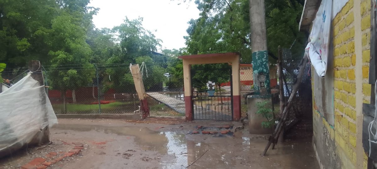 lluvias dejan daños en la primaria leona vicario de las americas guasave lugar