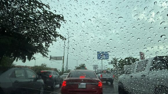 ¡Se suelta la lluvia en Culiacán! Reportan precipitaciones y actividad eléctrica en varios sectores