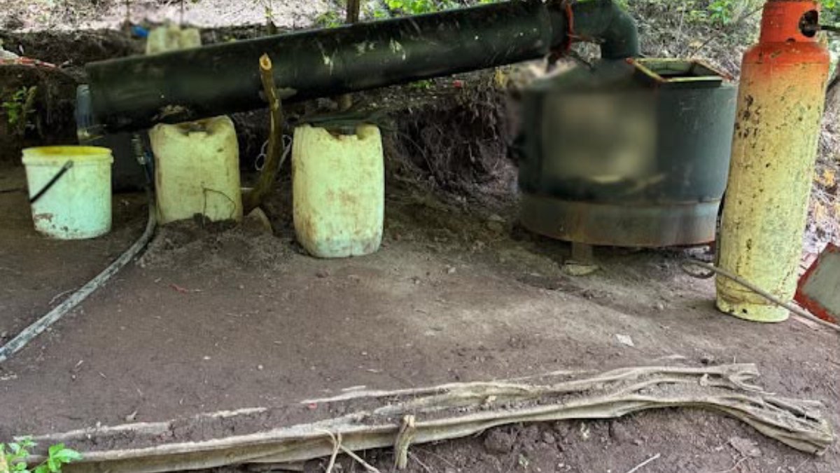 localizan 2 laboratorios clandestinos para elaborar metanfetamina en culiacan galones