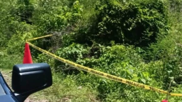 Localizan a hombre sin vida envuelto en plástico negro en camino de Mocorito, Sinaloa