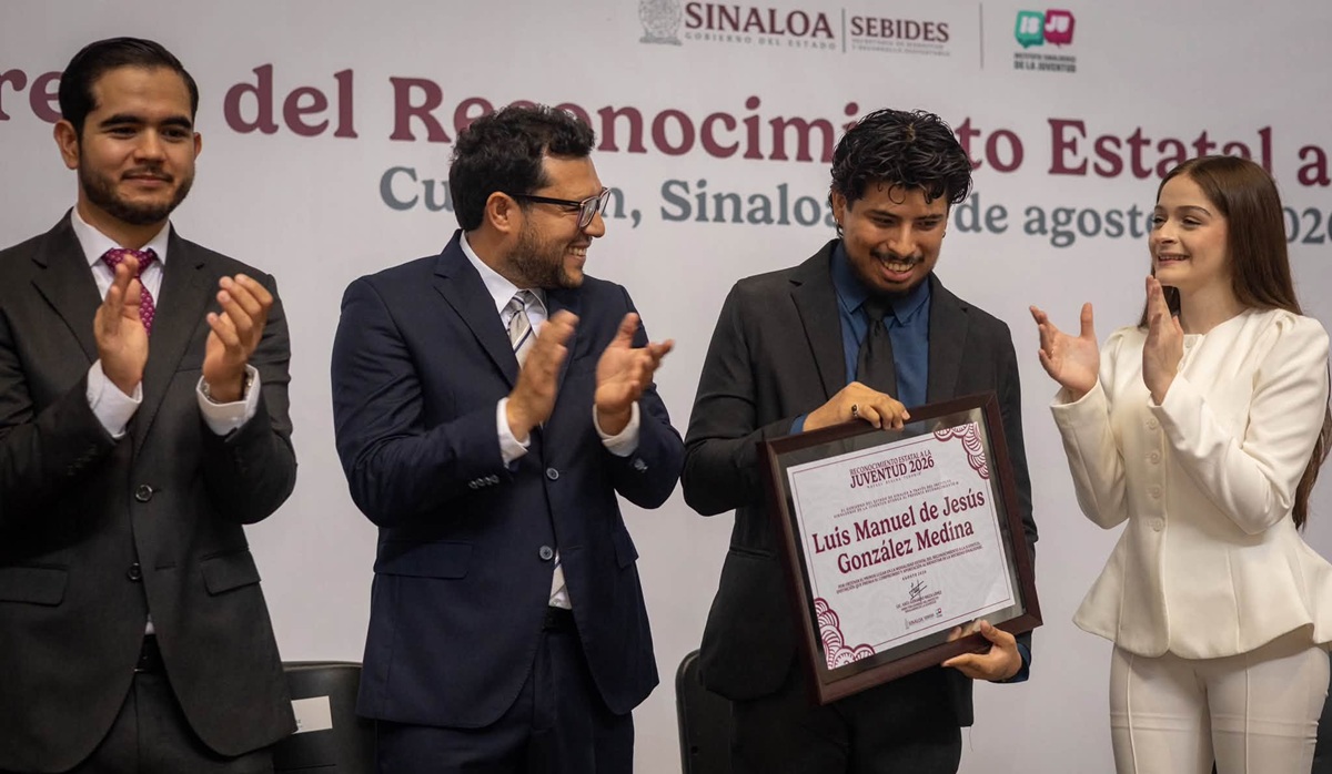 Luis Manuel González, ganador del Galardón Estatal a la Juventud "Rafael Buelna Tenorio".