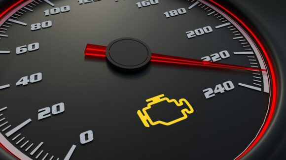 Aunque no se ha parado el carro, ¿es conveniente seguir circulando con el ‘check engine’ encendido?