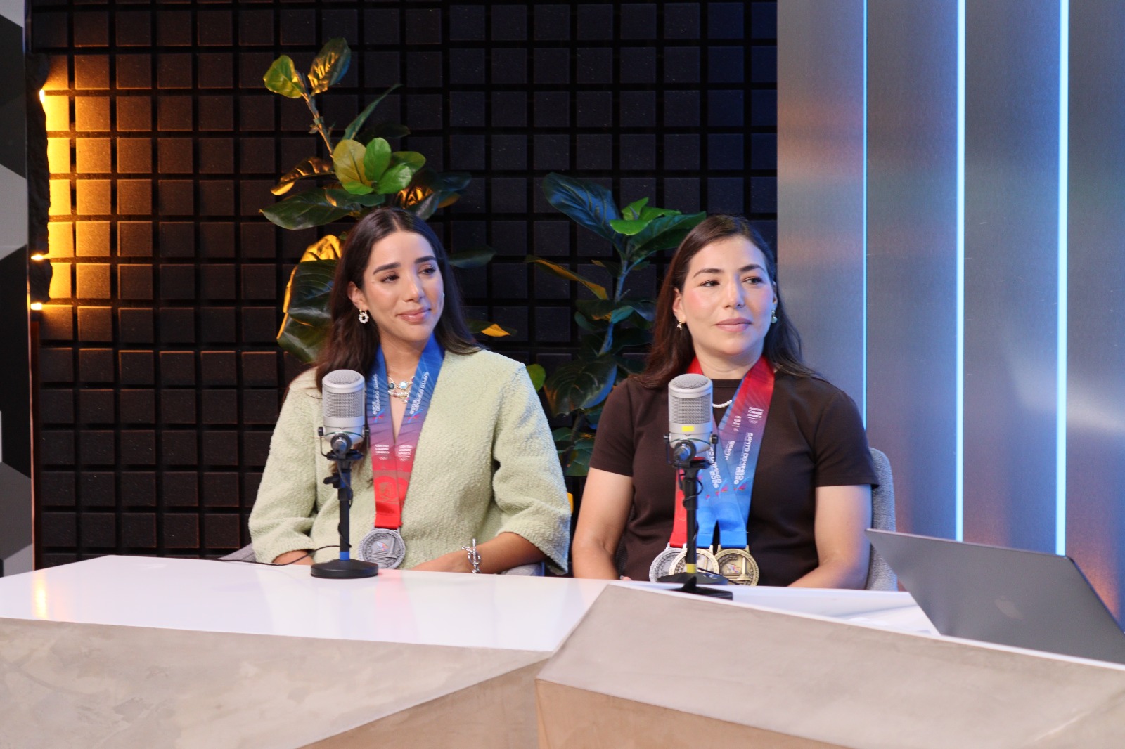 Luz Daniela y Antonieta Gaxiola en entrevista con Los Noticieristas