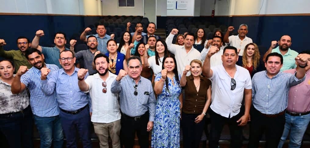 Madueña Molina con directivos de la Unidad Regional Norte de la UAS