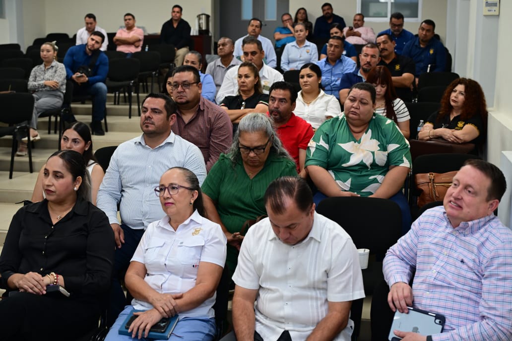 Madueña encabeza reunión con directivos de la UAS