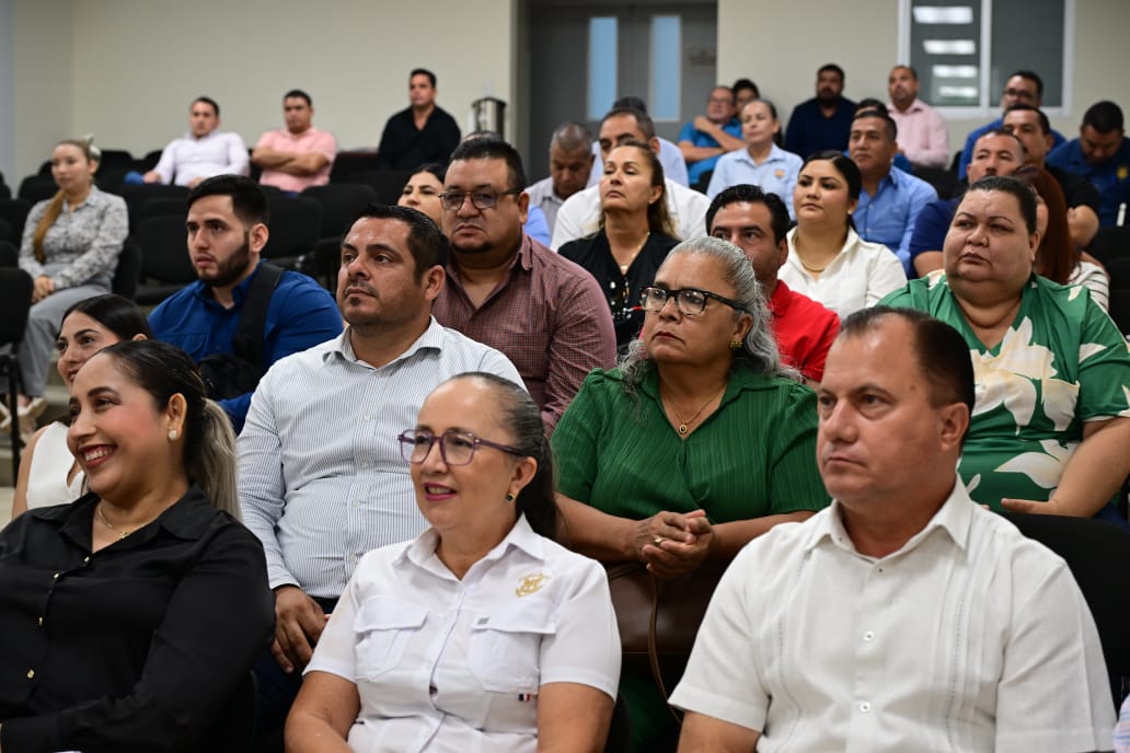 Madueña encabeza reunión con directivos de la UAS
