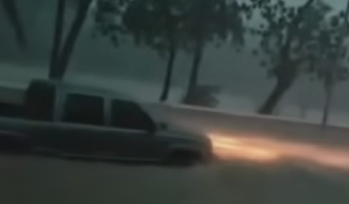 Malecón de Sinaloa de Leyva se inunda tras lluvias