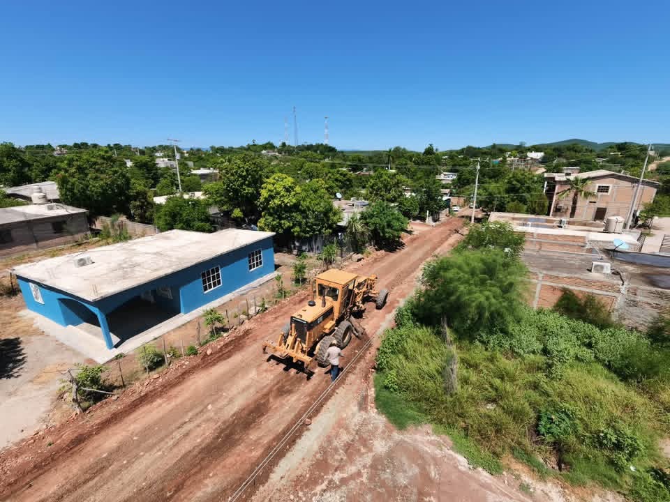Mantenimiento de caminos en El Fuerte
