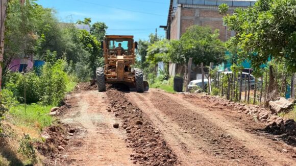 Continúan trabajos de rehabilitación y mantenimiento de calles en el Pueblo Mágico de El Fuerte, Sinaloa