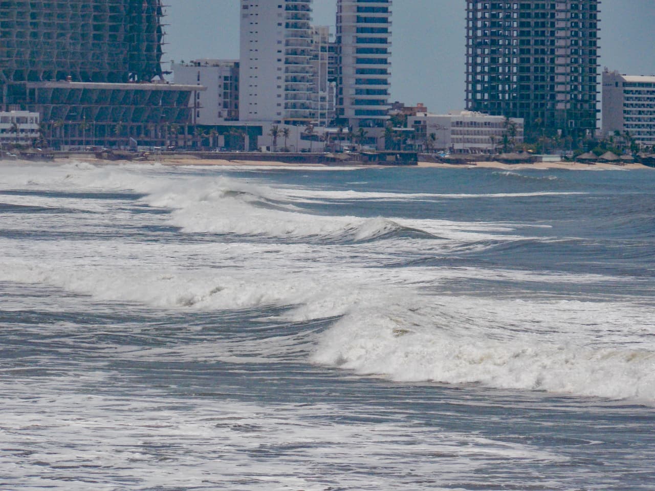 Mar de fondo en Mazatlán