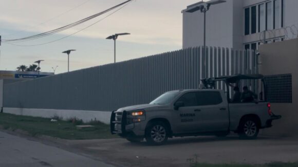 Secretaría de Marina implementa operativo para localizar a marino acusado de acuchillar a su esposa en Los Mochis