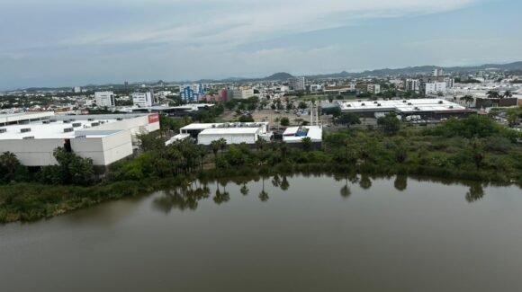 Lluvia deja 23 reportes en Mazatlán, Sinaloa este sábado 08 de agosto; Protección Civil pide no cruzar arroyos