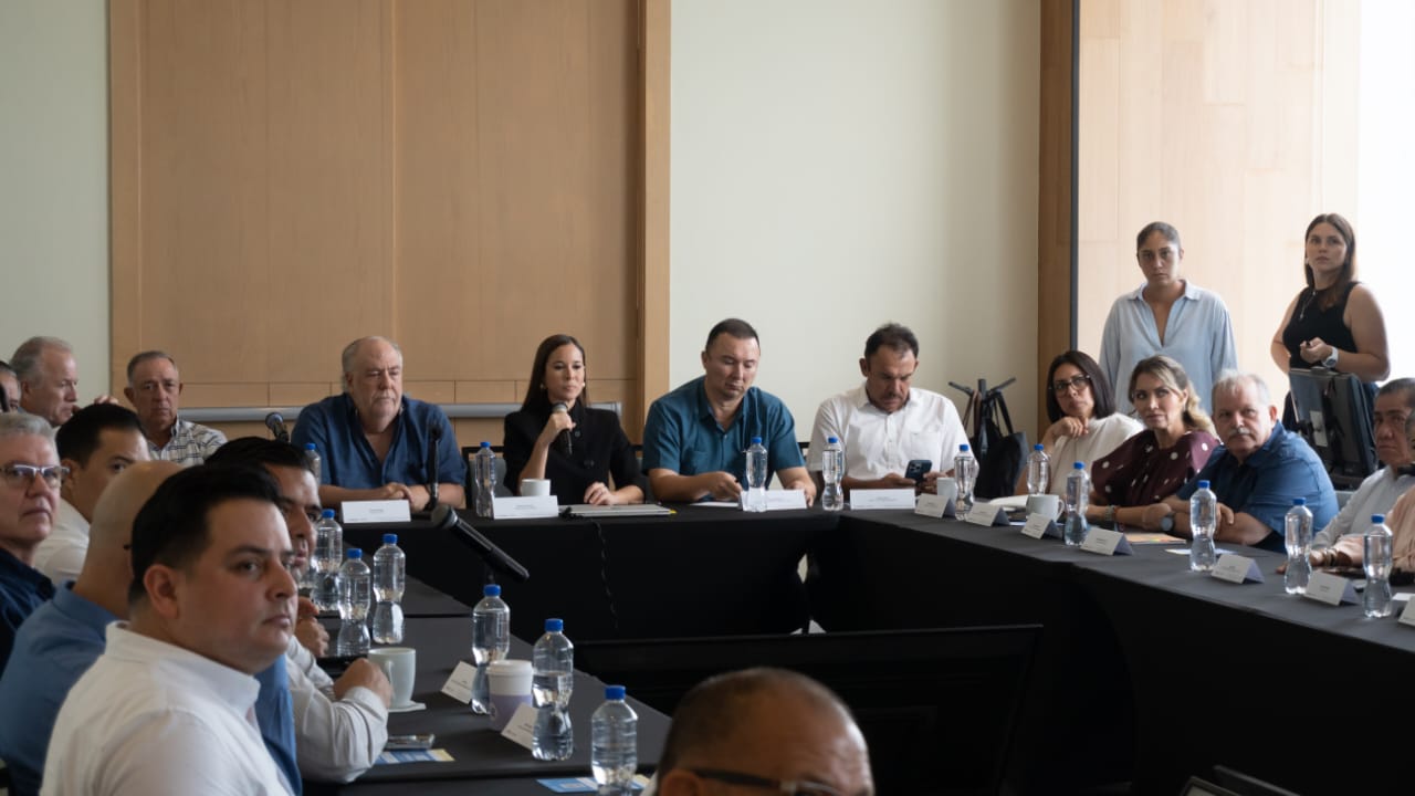Mireya Sosa se reúne con el sector turístico de Mazatlán