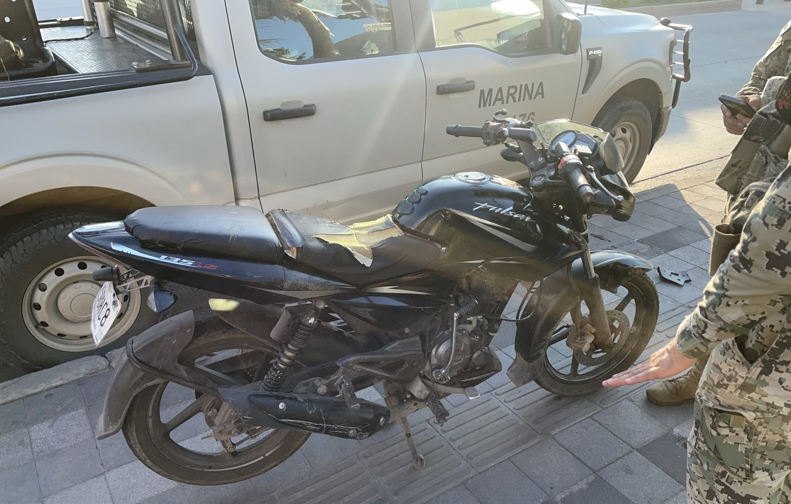 Moto con reporte de robo en Zona Dorada de Mazatlán