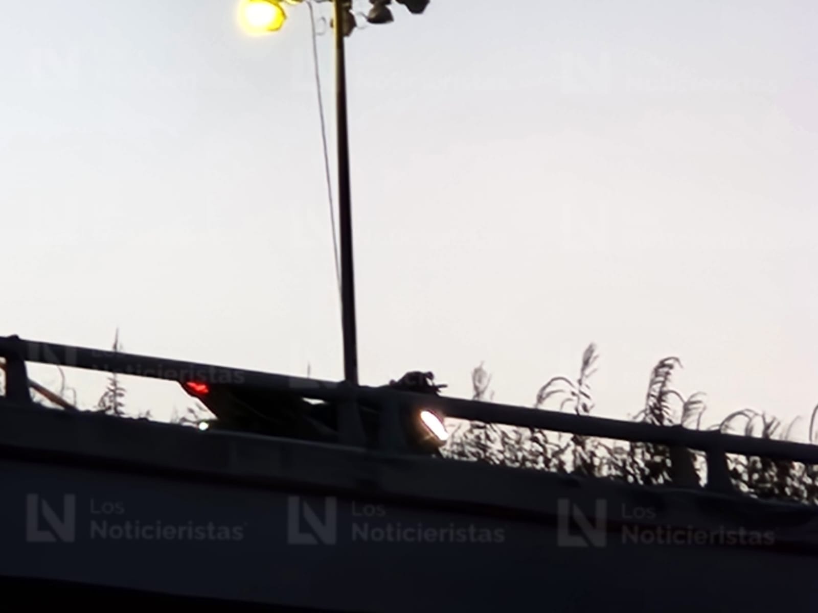 Motociclista muere tras caer del puente del trébol de Costa Rica, Culiacán