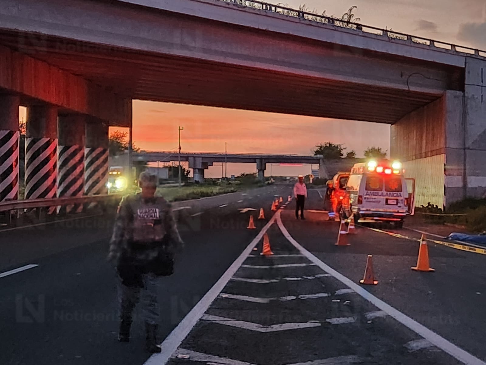 Motociclista muere tras caer del puente del trébol de Costa Rica, Culiacán