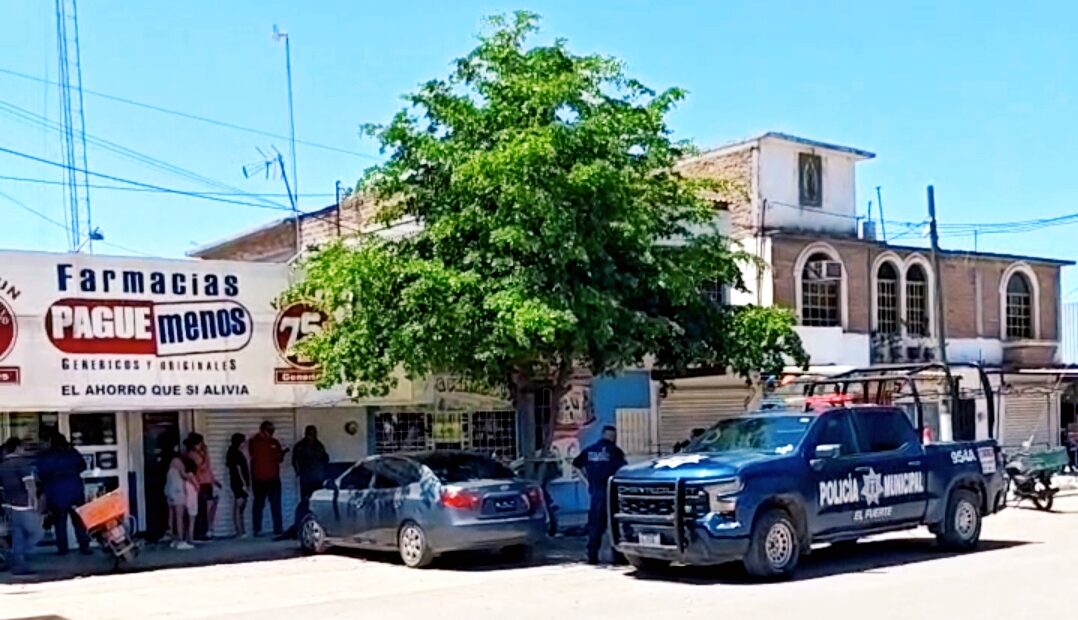 Motociclista que se dirigía a comprar medicina queda sin vida por causas desconocidas afuera de una farmacia en Jahuara 2