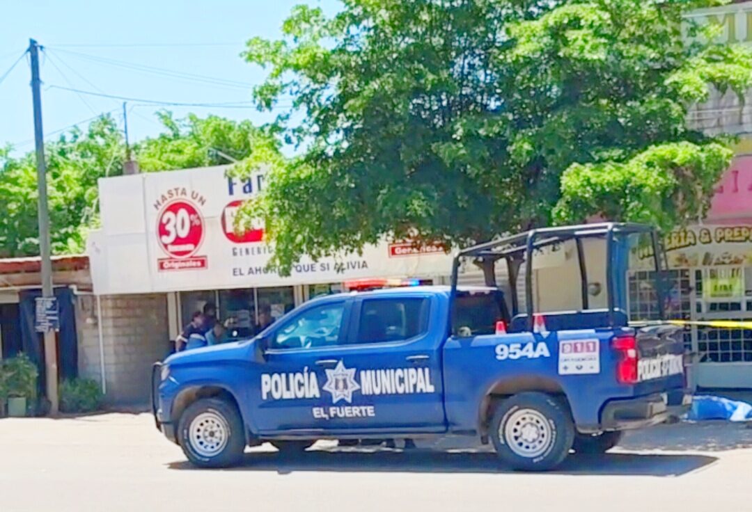 Motociclista que se dirigía a comprar medicina queda sin vida por causas desconocidas afuera de una farmacia en Jahuara 2