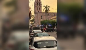 Mujer ejecutada frente a la Parroquia San Francisco de Asís, en Escuinapa