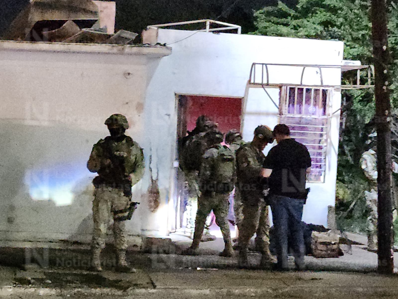 Mujer es atacada a balazos en un domicilio de Barrancos, en Culiacán