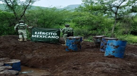 Había más de 2 mil litros de sustancia para elaborar ‘meta’; Ejército desmantela laboratorio de 46 mdp en Culiacán, Sinaloa