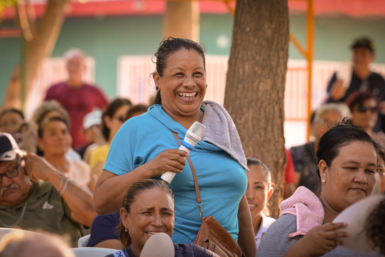 Omar López Campos escucha a necesidades de habitantes de la Isla de la Piedra, en Mazatlán
