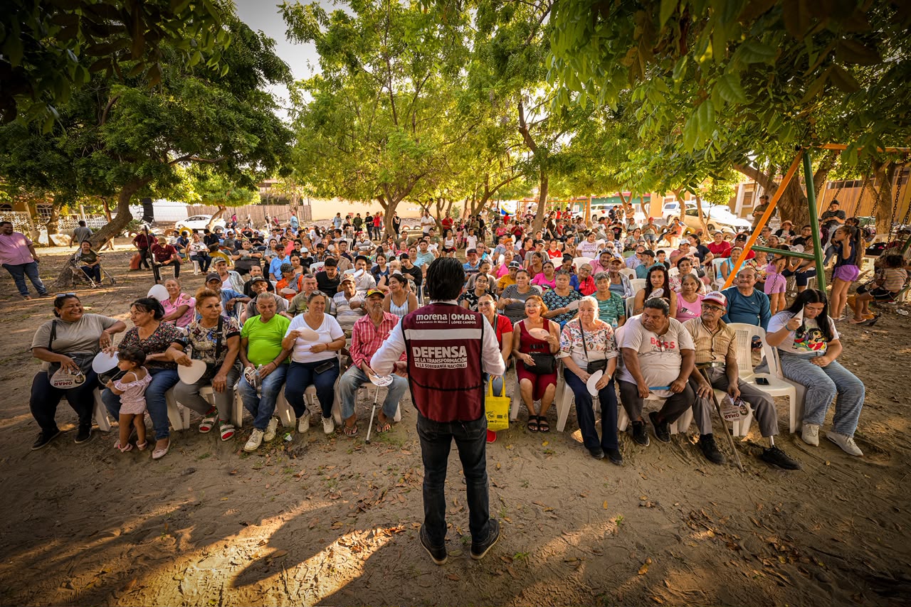 Omar López Campos escucha a necesidades de habitantes de la Isla de la Piedra, en Mazatlán