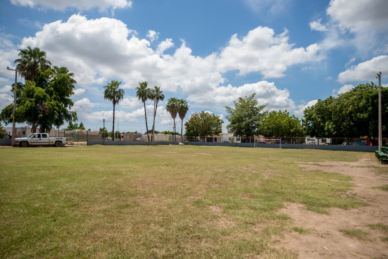 Oxxo rehabilita el parque Santa Fe en Guasave