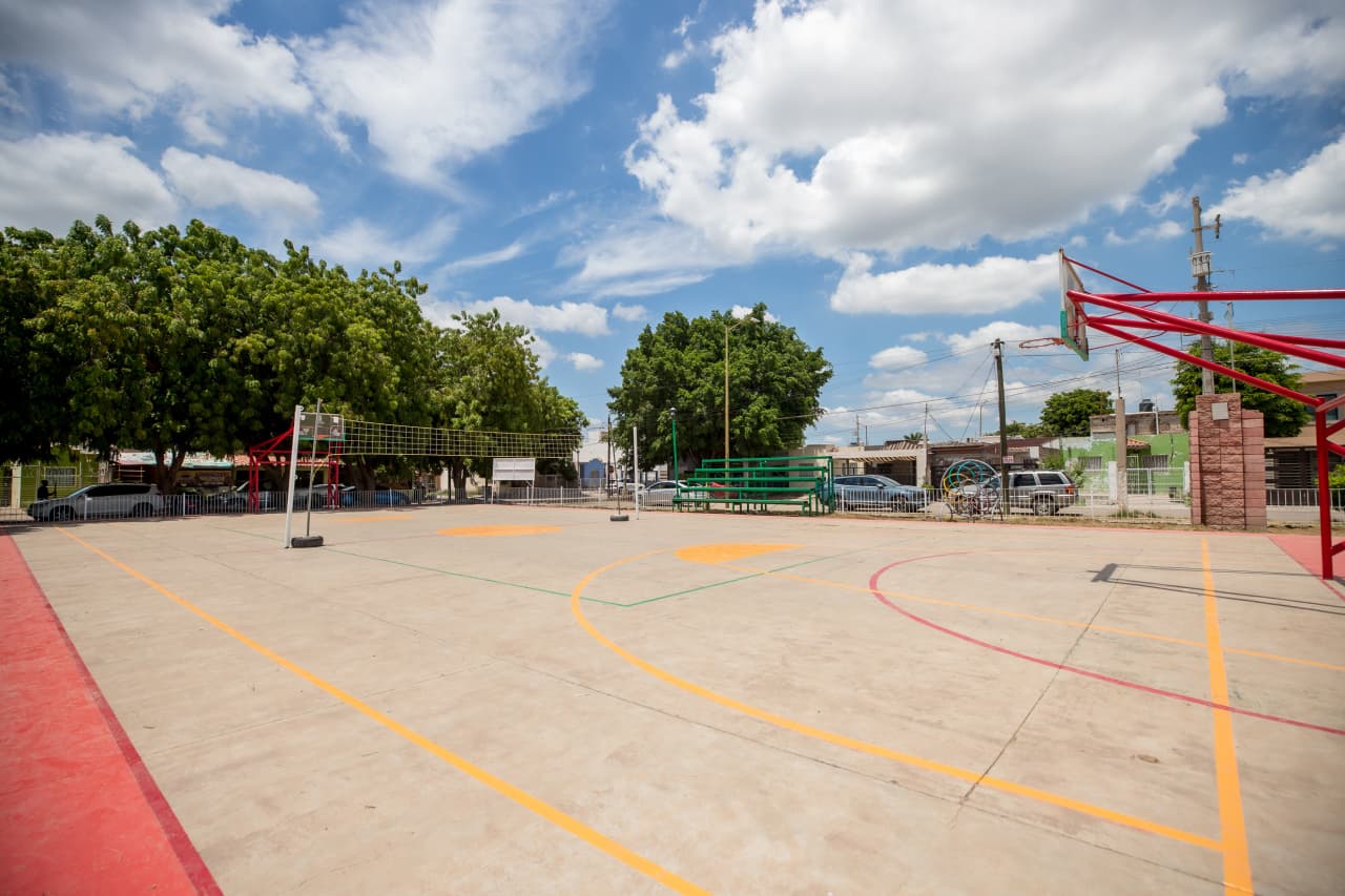 Oxxo rehabilita el parque Santa Fe en Guasave