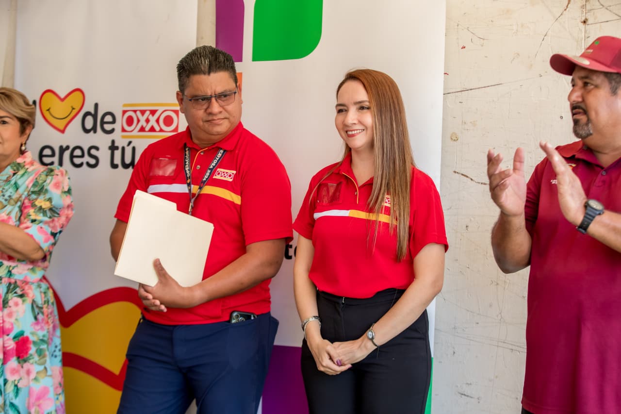 Oxxo rehabilita el parque Santa Fe en Guasave