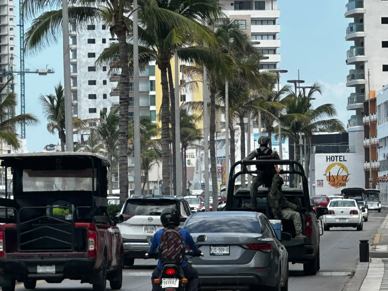 Patrullajes de elementos de seguridad en Mazatlán