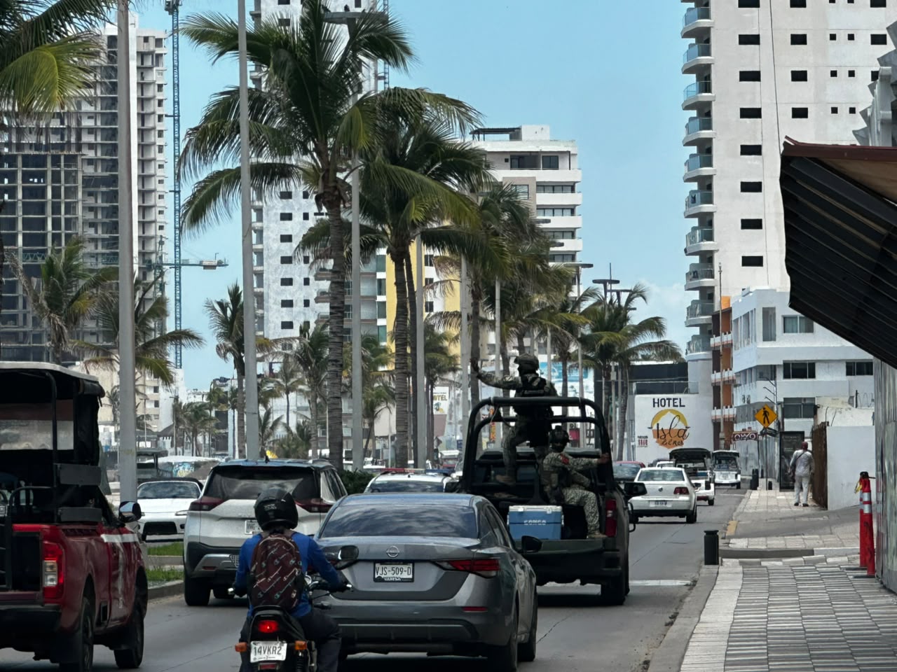 Patrullajes de elementos de seguridad en Mazatlán