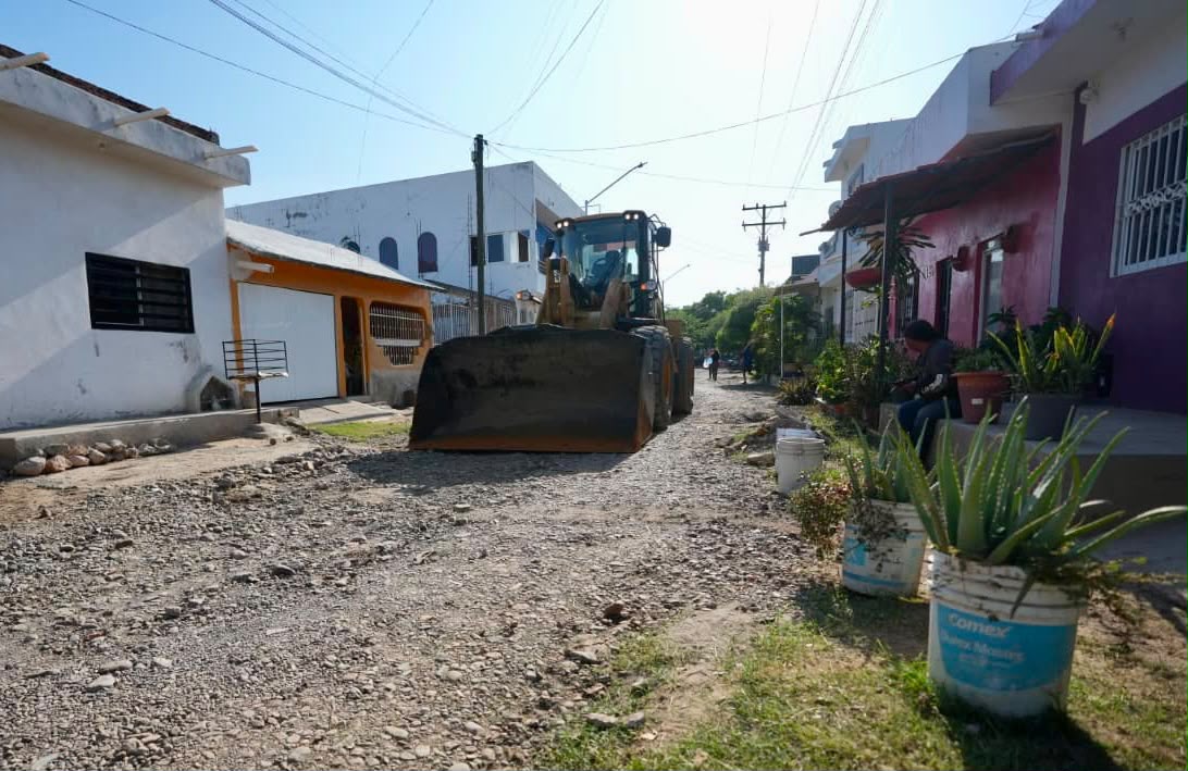 Pavimentación de la calle Nicolás Bravo en Hogar del Pescador, en Mazatlán