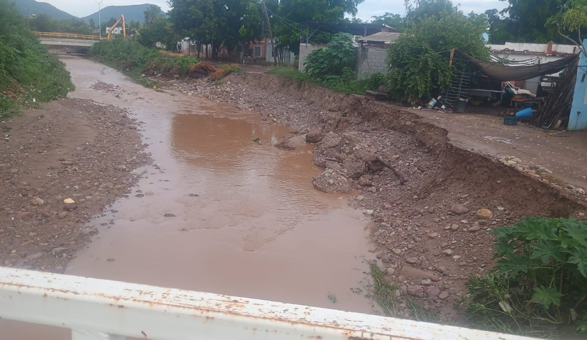 Piden vecinos de Hacienda Alameda muro de contención para evitar colapso de viviendas