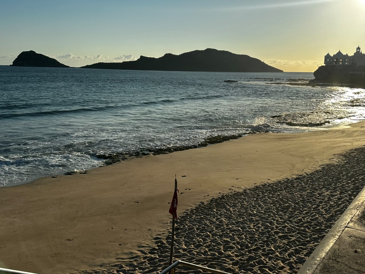 Playa cerrada en Mazatlán por presencia de cocodrilos