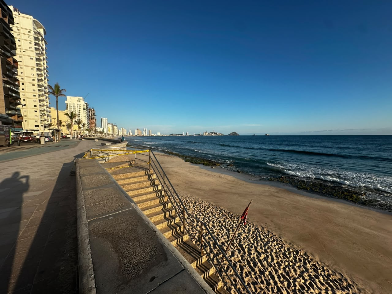 Playa cerrada en Mazatlán por presencia de cocodrilos