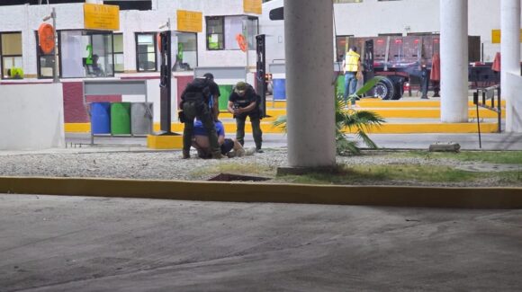 ¡Se quería llevar a su hijo! Policía estadounidense hiere a su pareja y mata a familiares en Saltillo; lo detienen antes de cruzar a EU