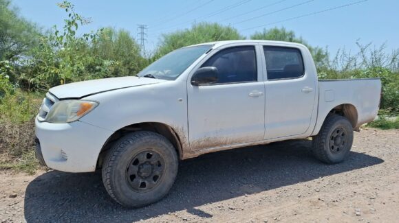 Policías de Ahome recuperan camioneta con reporte de robo; fue localizada en el Hotel Colinas, salida norte de Los Mochis, Sinaloa