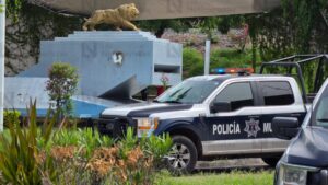 policias municipales de culiacan rescatan a anciano en situacion de calle en el malecon viejo