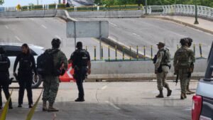 policias municipales de culiacan rescatan a anciano en situacion de calle en el malecon viejo sinaloa